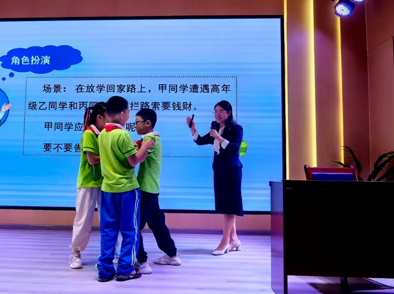 陕西许小平律师事务所携手太乙宫街道正街社区走进校园，开展“法治第一课”普法宣讲活动